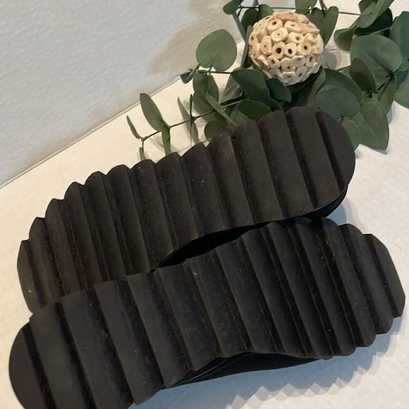 DKNY NEW LADIES SLIP ON TENNIS SHOES - Picture 5 of 8